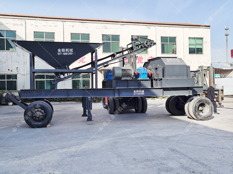 大型移動(dòng)式對(duì)輥破碎機(jī)設(shè)備發(fā)往浙江