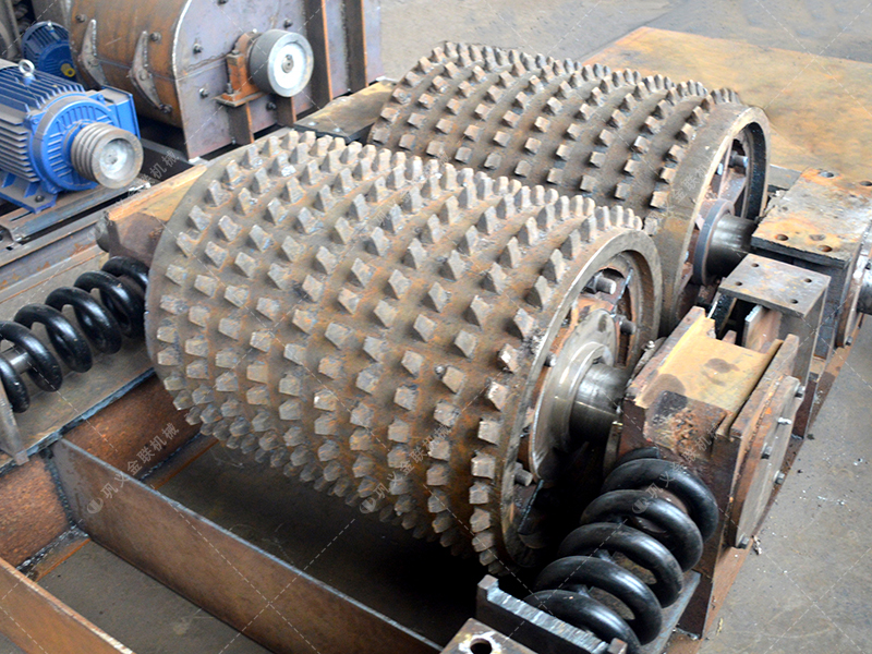 雙齒輥破碎機如何調(diào)間隙？