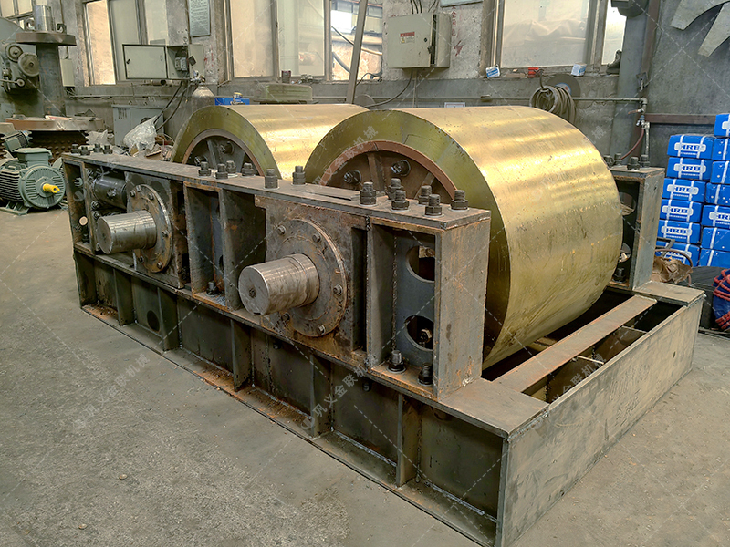 如何通過液壓對輥破碎機實現(xiàn)石英石的2mm準確破碎?